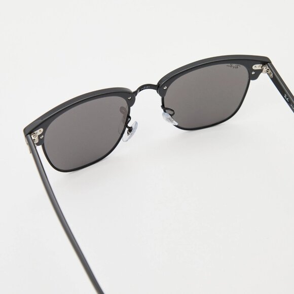 Ultra-Thin Two-Tone Square Glasses – Trendy Black & Green Gradient Eyewear for W - Picture 4 of 4